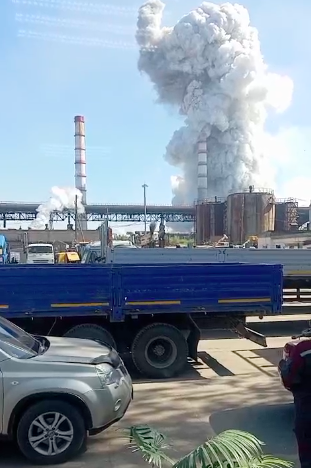 Фото «Страшно за родных»: новосибирцы показали кадры взрыва на заводе «Казцинк» — есть пострадавшие 2